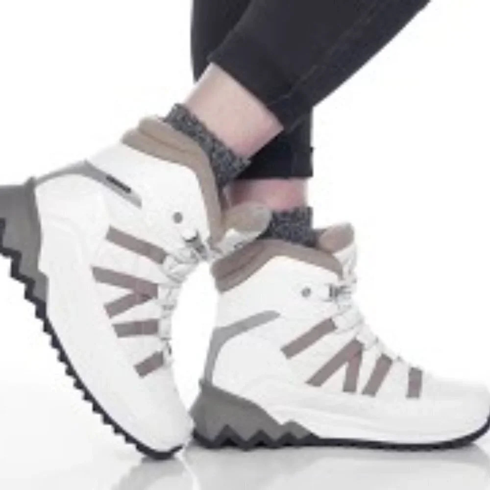 Cougar Steez Nylon Waterproof Sneaker with PrimaLoft in White. Sz: 7